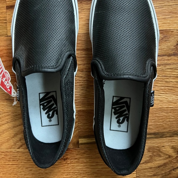Vans black leather ‘Off The Wall’ slip on sneakers women’s 6.5 NWT - Picture 2 of 15